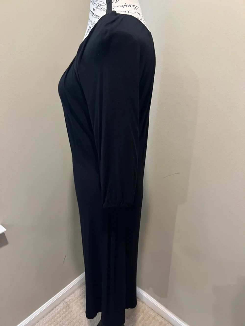 Neiman Marcus Black Scoop-Neck Midi Dress with Three-Quarter Sleeves - Picture 7 of 7